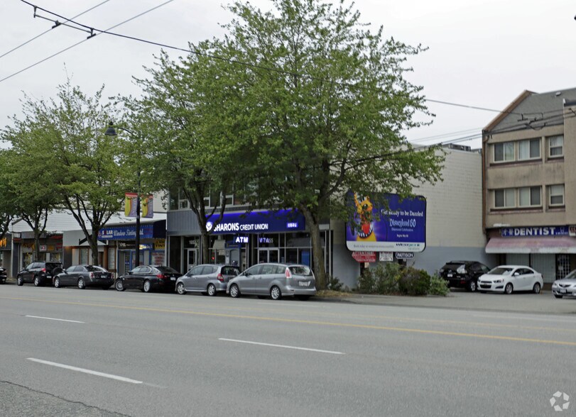 1053-1055 Kingsway, Vancouver, BC à vendre - Photo de l’immeuble – Image 2 sur 7