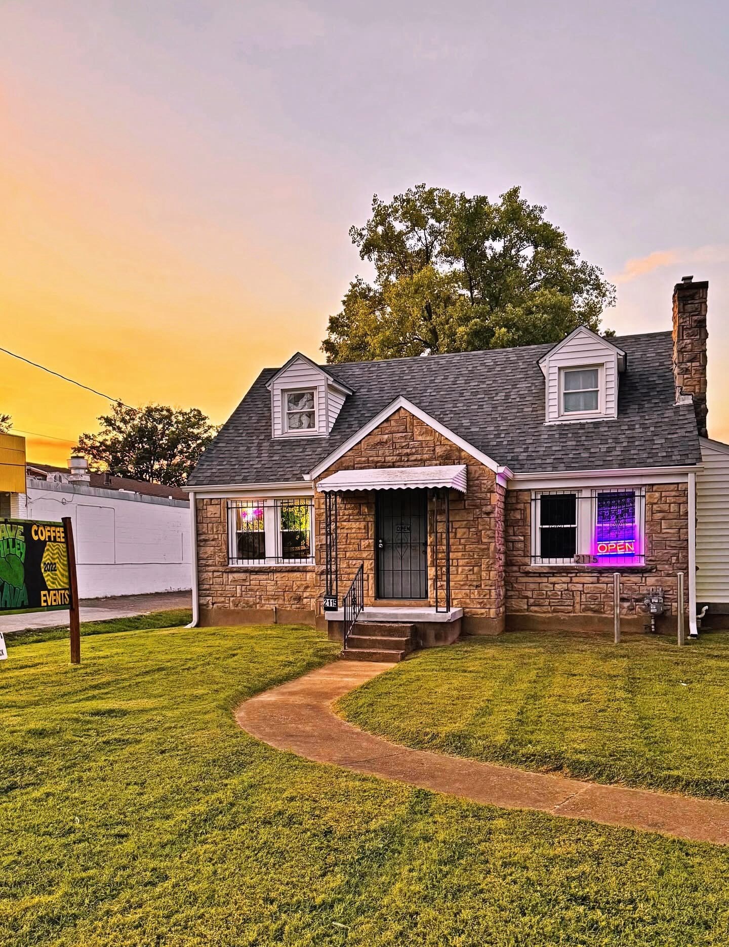 2115 Crums Ln, Louisville, KY à vendre Photo principale– Image 1 sur 31
