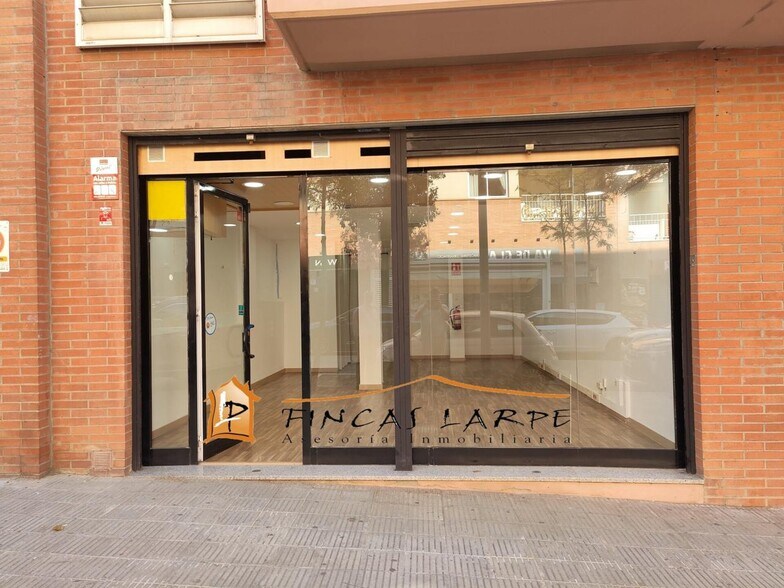 Local commercial dans Martorell, Barcelona à louer - Photo de l’immeuble – Image 2 sur 3