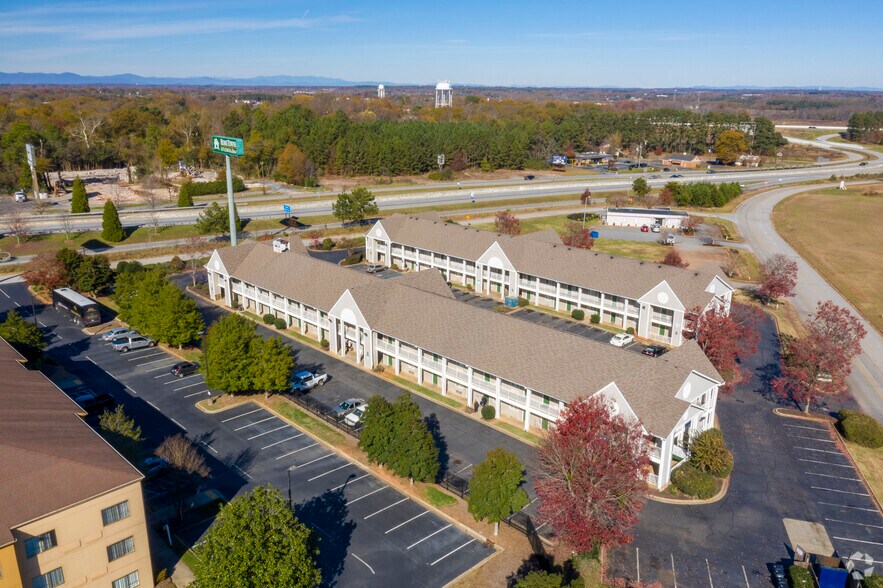 130 Mobile Dr, Spartanburg, SC à vendre - Photo de l’immeuble – Image 3 sur 5
