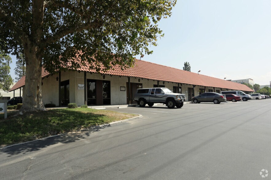 898 Via Lata, Colton, CA à louer - Photo de l’immeuble – Image 3 sur 5