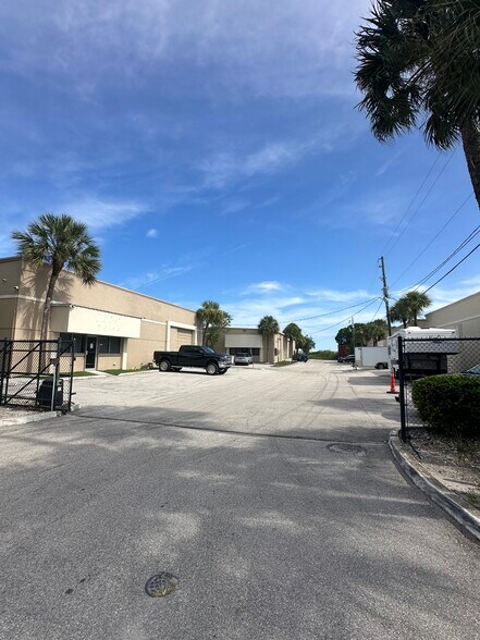 3474-3476 SW 15th St, Deerfield Beach, Deerfield Beach, FL à louer - Photo de l’immeuble – Image 3 sur 9