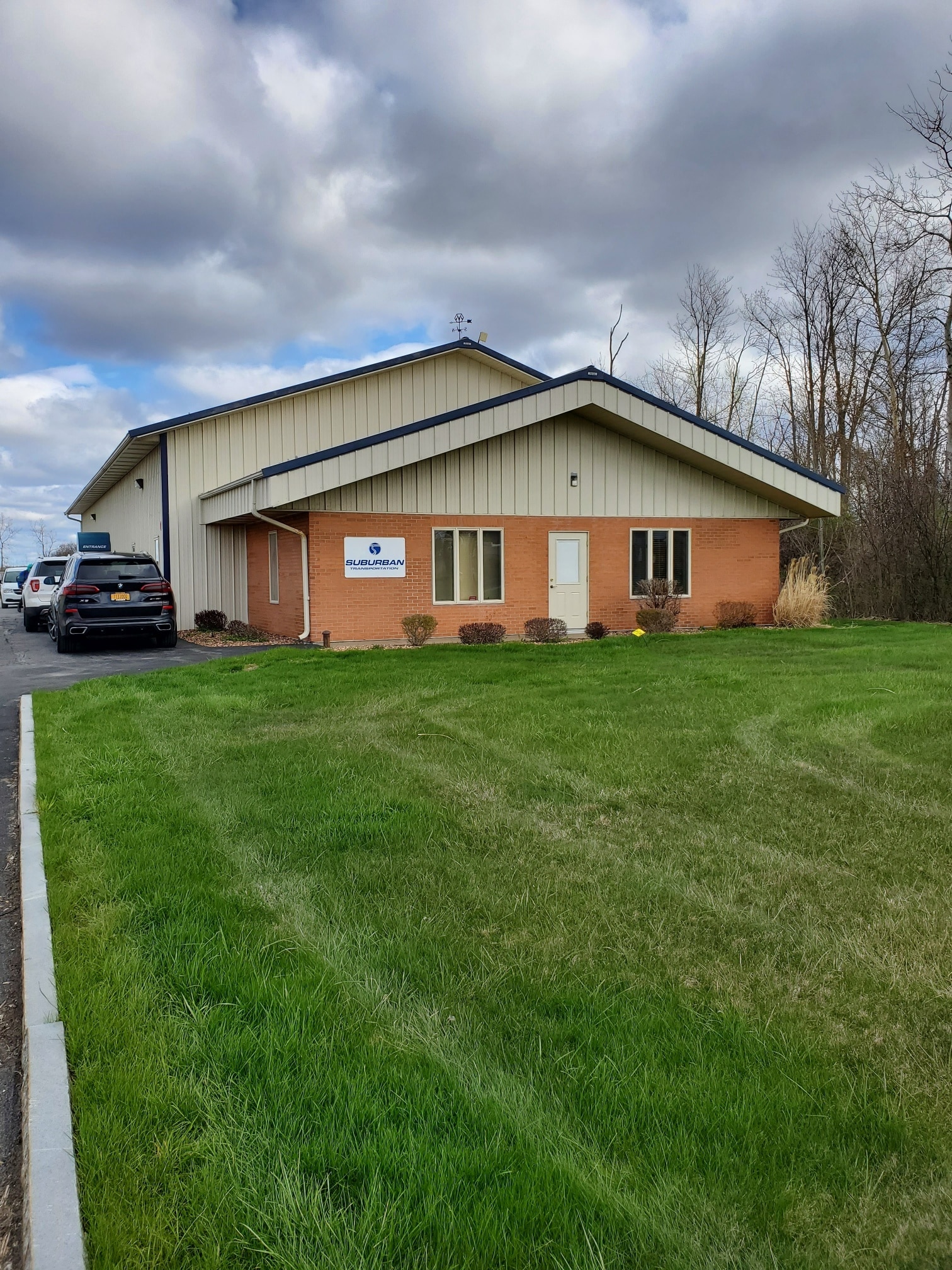 6327 Molloy Rd, East Syracuse, NY à louer Photo de l’immeuble– Image 1 sur 17
