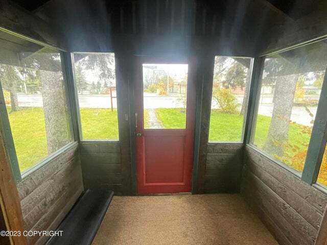 213 W Fireweed Ln, Anchorage, AK à vendre - Photo intérieure – Image 2 sur 14