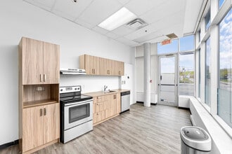 1155 Rue Saint-Charles O, Longueuil, QC à louer Photo intérieure– Image 2 sur 18