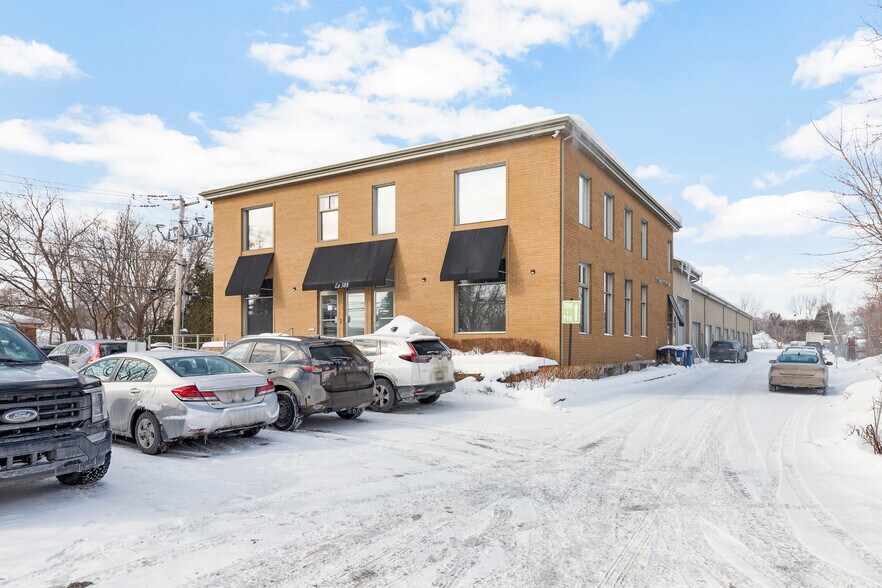 388 Rue Blainville E, Sainte-Thérèse, QC à louer - Photo de l’immeuble – Image 2 sur 5