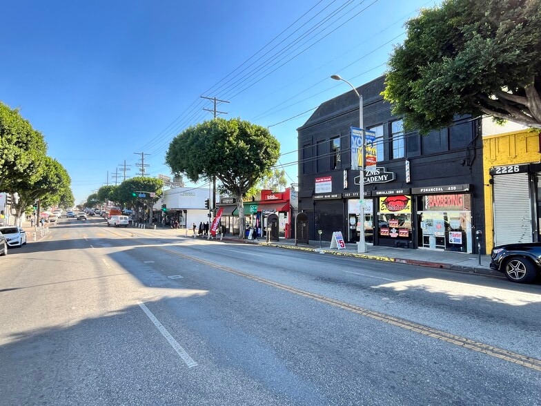 2228-2232 E Cesar E Chavez Ave, Los Angeles, CA à vendre - Photo de l’immeuble – Image 2 sur 28