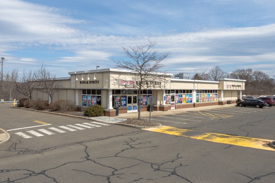 747 Pine St, Bristol, CT à louer - Photo de l’immeuble – Image 3 sur 7