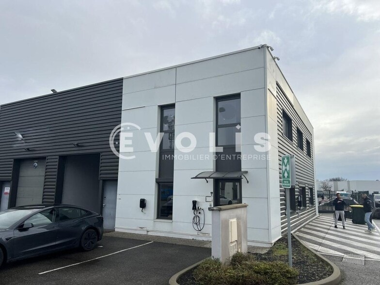 Rue Jacquard, Chassieu à louer - Photo de l’immeuble – Image 1 sur 10