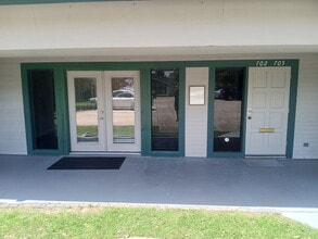 200 Mariners Plaza Dr, Mandeville, LA à louer Photo de l’immeuble– Image 1 sur 16
