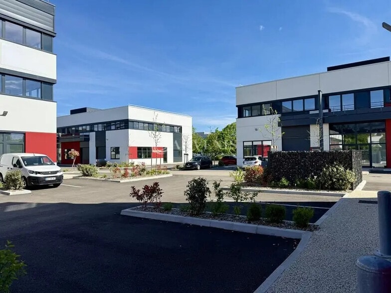 Local d’activités dans Dardilly à louer - Photo de l’immeuble – Image 3 sur 12