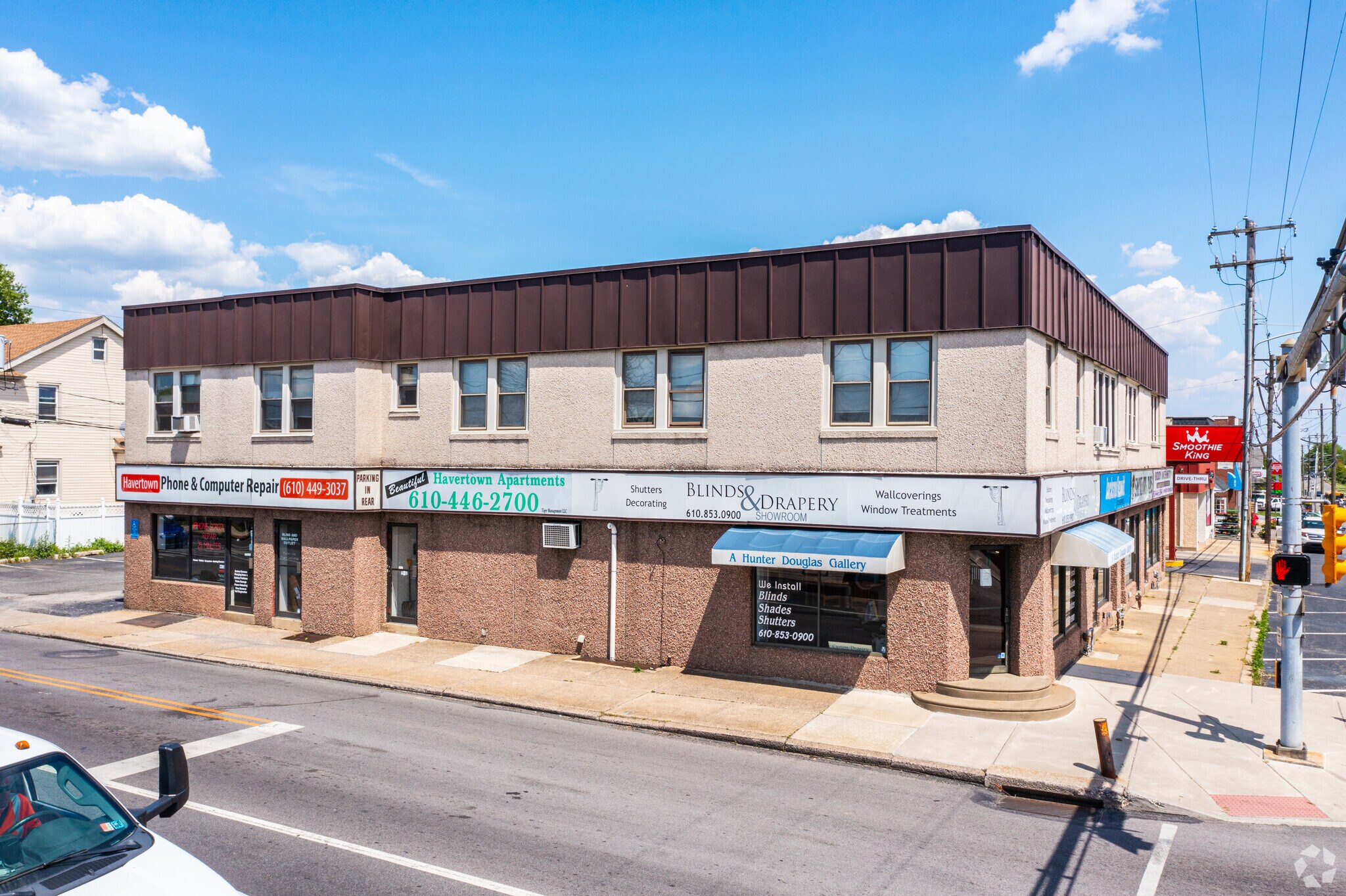 1241-1247 W Chester Pike, Havertown, PA à louer Photo principale– Image 1 sur 9