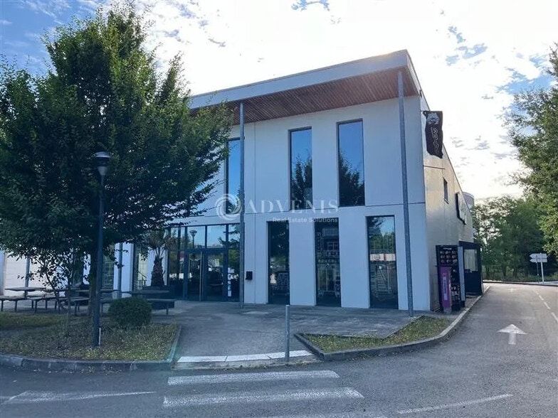 Local commercial dans Le Haillan à louer - Photo de l’immeuble – Image 1 sur 5