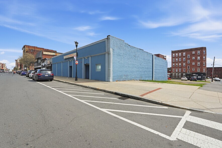 434-440 High St, Holyoke, MA à vendre - Photo de l’immeuble – Image 3 sur 11