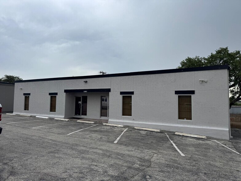 11911-11913 Warfield St, San Antonio, TX à vendre - Photo de l’immeuble – Image 1 sur 18