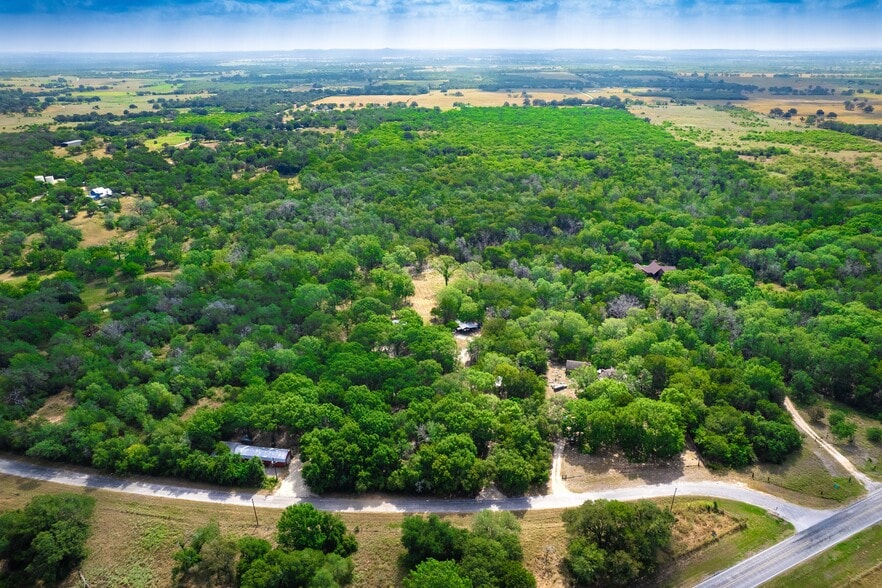 12135 FM 1322, Luling, TX à vendre - Photo principale – Image 1 sur 22