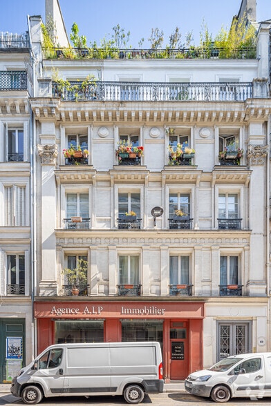 Immeuble residentiel dans Paris à vendre - Photo de l’immeuble – Image 2 sur 11