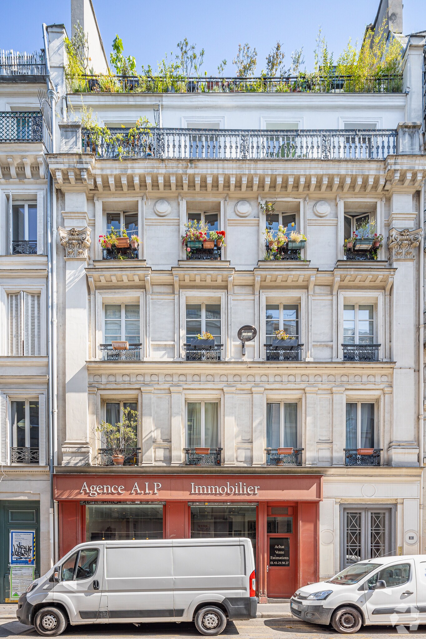 Immeuble residentiel dans Paris à vendre Photo principale– Image 1 sur 10