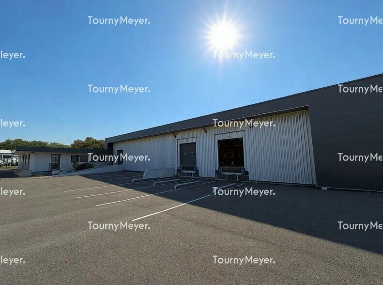 Local d'activités dans Gradignan à vendre - Photo de l’immeuble – Image 1 sur 7