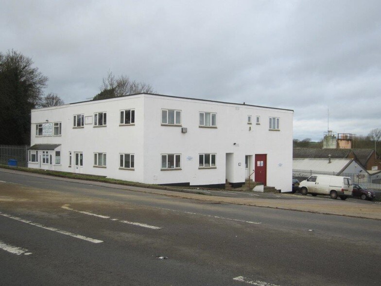 80 Main Rd, Earls Barton à vendre - Photo principale – Image 1 sur 1