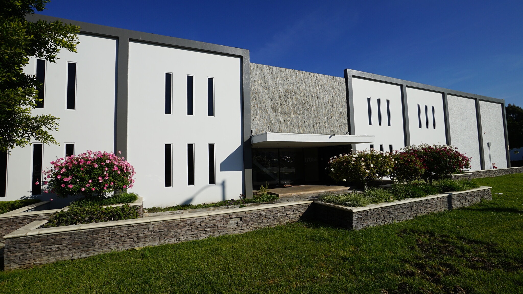 17055 E Gale Ave, City of Industry, CA à louer Photo principale– Image 1 sur 14