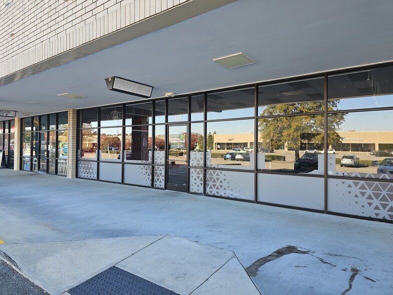 102-400 Westwood Shopping Ctr, Fayetteville, NC à louer - Photo de l’immeuble – Image 1 sur 6