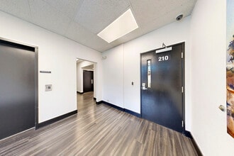 676 Woodland Square Loop SE, Lacey, WA à louer Hall d’entrée– Image 2 sur 11