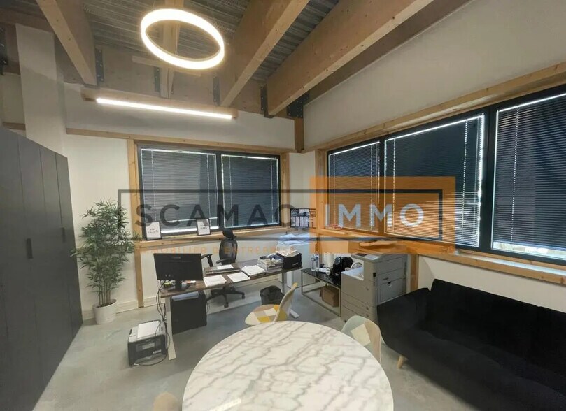 Local d'activités dans Serris à vendre - Photo de l’immeuble – Image 1 sur 13