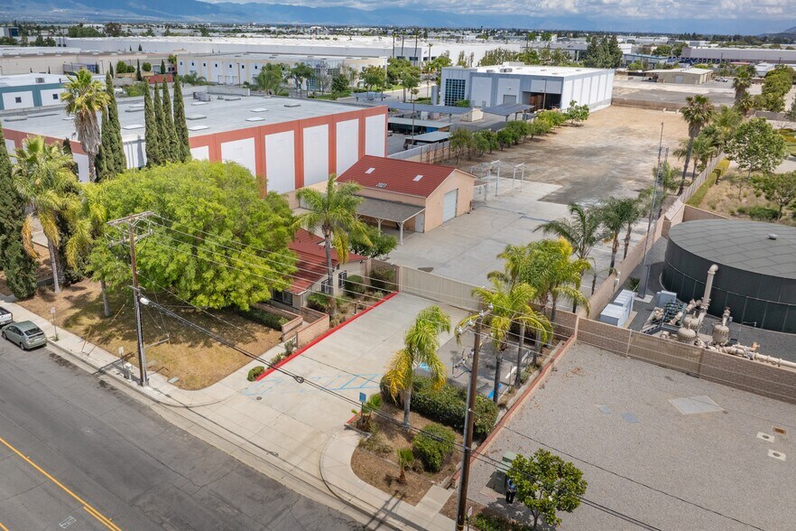 2023 S Bon View Ave, Ontario, CA à vendre - Photo de l’immeuble – Image 2 sur 13