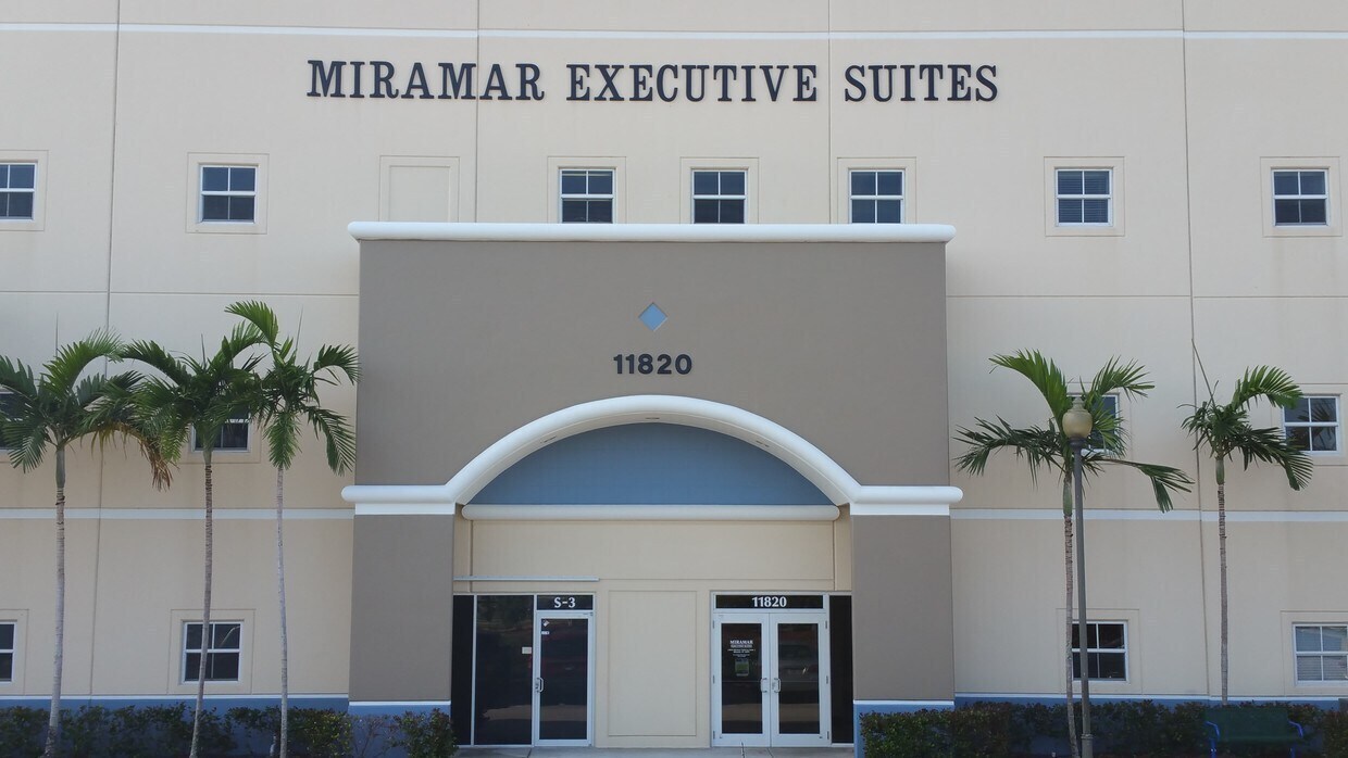 11820 Miramar Pky, Miramar, FL à louer Photo de l’immeuble– Image 1 sur 15