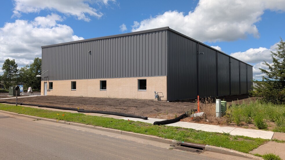 1230 Continental Dr, Eau Claire, WI à louer - Photo de l’immeuble – Image 2 sur 10