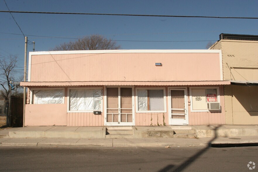 2211-2213 S Flores St, San Antonio, TX à vendre - Photo de l’immeuble – Image 3 sur 17