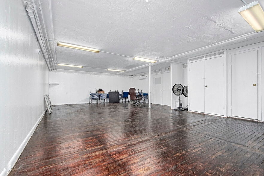 3243 Ampere Ave, Bronx, NY à vendre - Photo de l’immeuble – Image 3 sur 24