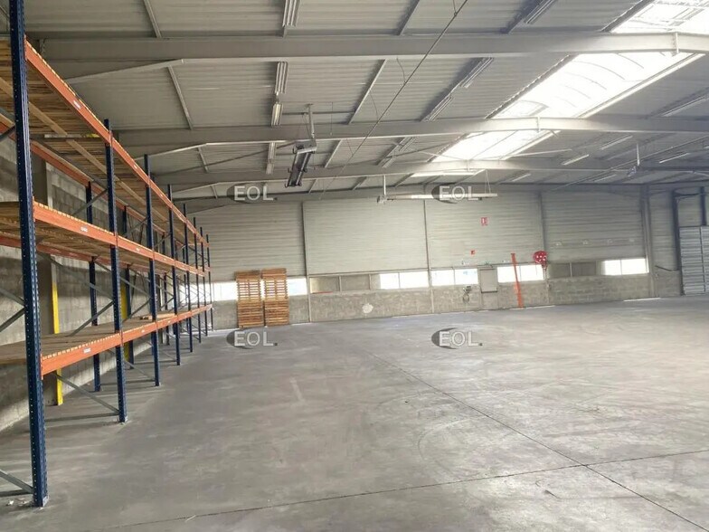 Industriel/Logistique dans Genas à louer - Photo de l’immeuble – Image 3 sur 20
