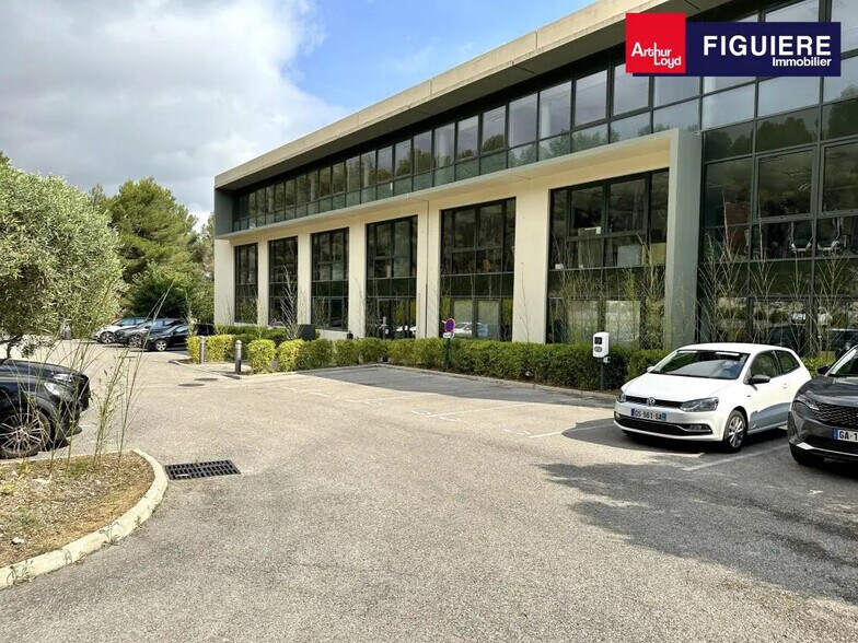 595 Rue Pierre Berthier, Aix-en-Provence à louer - Photo de l’immeuble – Image 2 sur 11