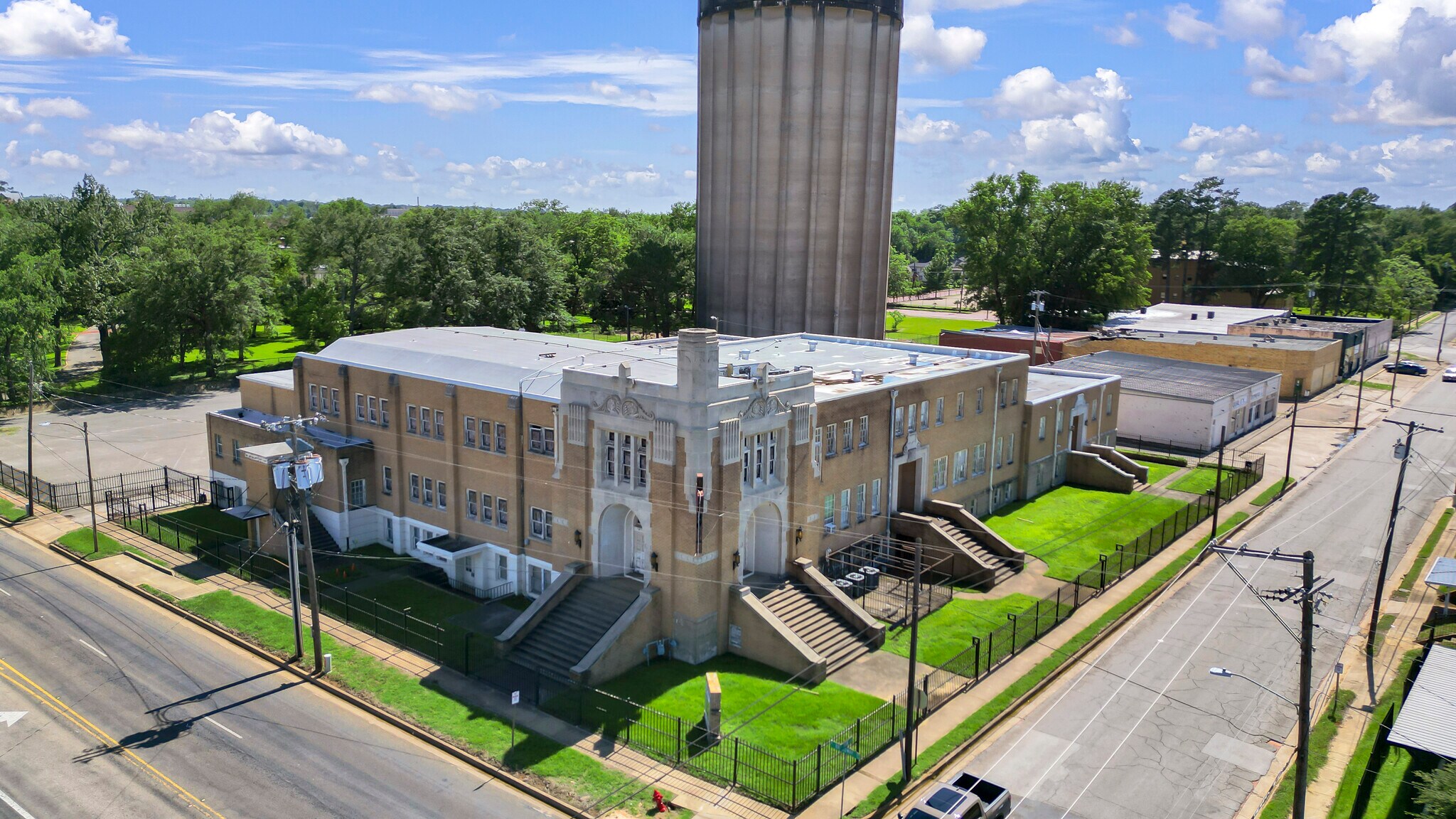 102 W Bow St, Tyler, TX à vendre Photo principale– Image 1 sur 11