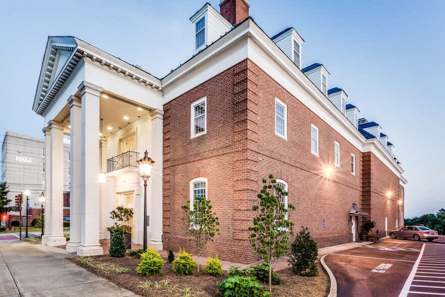 134 E Church St, Martinsville, VA à louer - Photo de l’immeuble – Image 2 sur 5