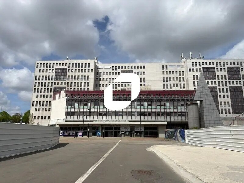 Bureau dans Montigny-le-Bretonneux à louer Photo de l’immeuble– Image 1 sur 13