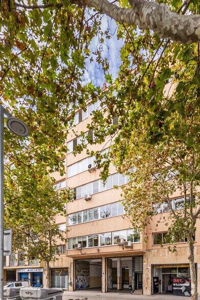 Bureau dans Barcelone, Barcelona à louer - Photo de l’immeuble – Image 3 sur 3