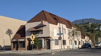 319-323 E Foothill Blvd, Arcadia, CA à louer Photo de l’immeuble– Image 2 sur 2