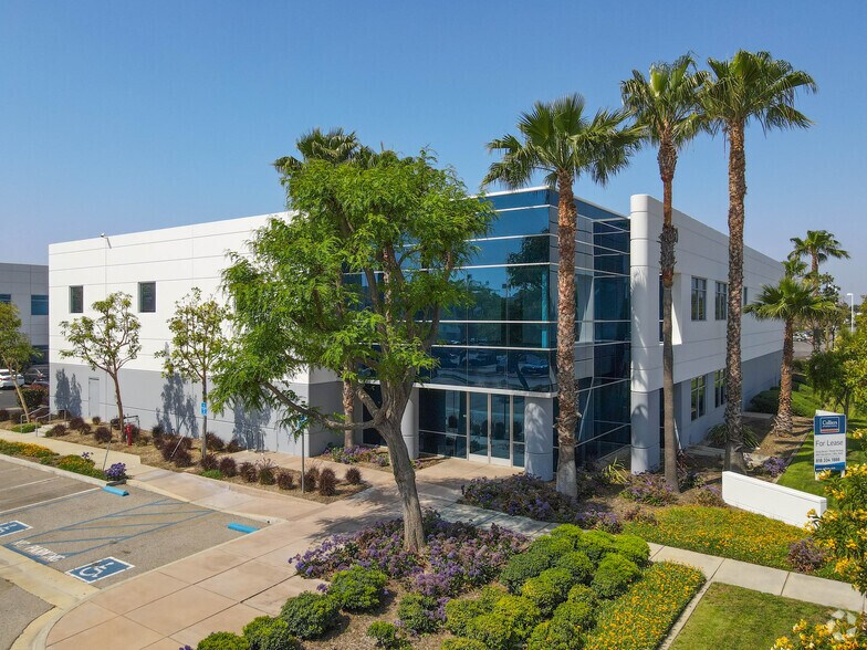 14350 Arminta St, Panorama City, CA à louer - Photo de l’immeuble – Image 2 sur 16