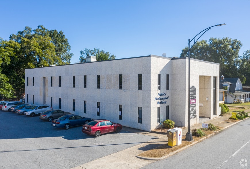 27 1st Ave NE, Hickory, NC à louer - Photo principale – Image 1 sur 17