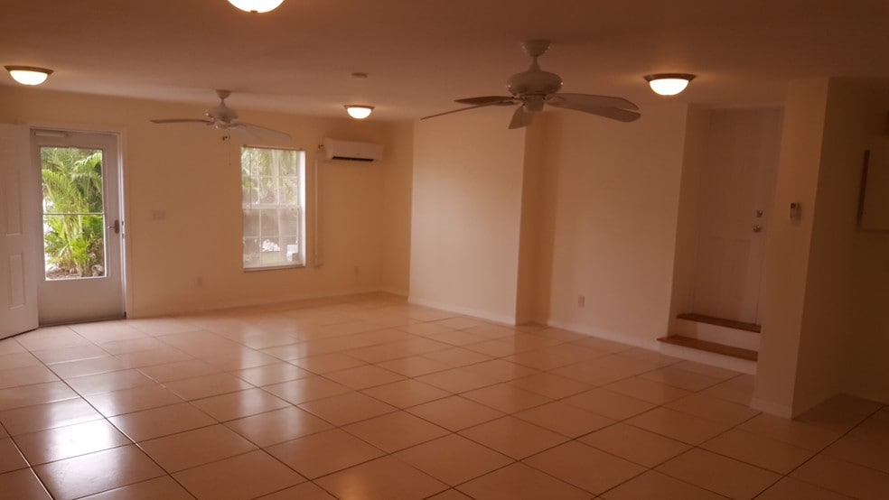928 Myrtle Ave, Melbourne, FL à louer - Photo intérieure – Image 3 sur 22