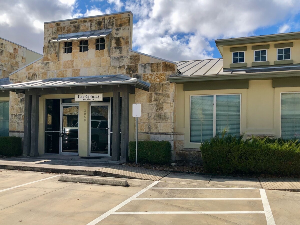 1920 Corporate Dr, San Marcos, TX 78666 - Lot B205 - - Photo intérieure - Image 2 of 5