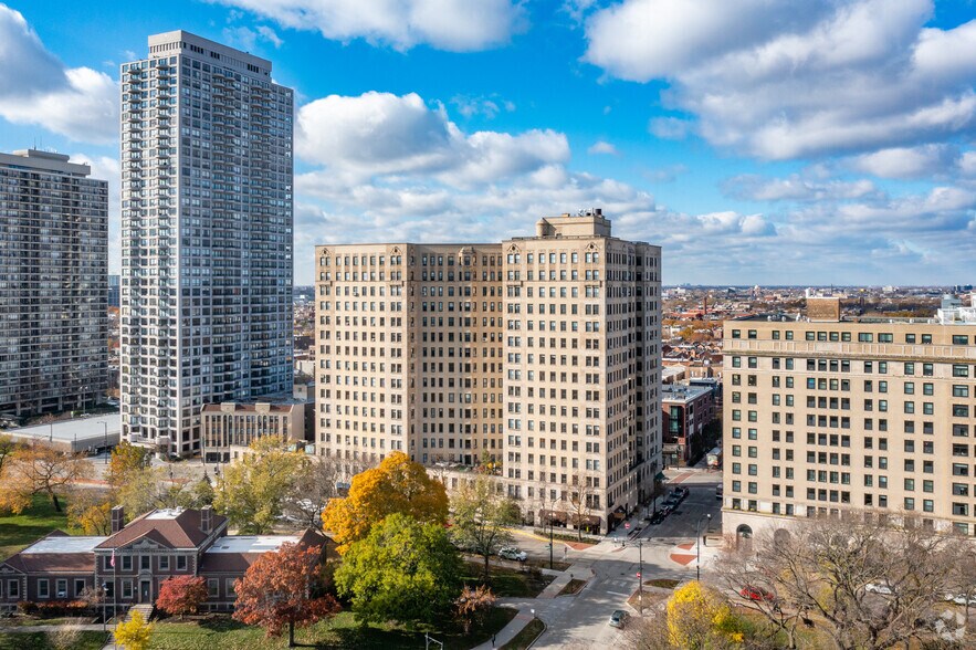 2059 N Clark St, Chicago, IL à louer - Aérien – Image 2 sur 10