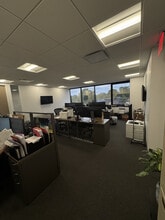 60 Cutter Mill Rd, Great Neck, NY à louer Photo intérieure– Image 2 sur 8