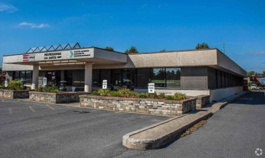 2495 Parkedale Ave, Brockville, ON à louer Photo de l’immeuble– Image 1 sur 8
