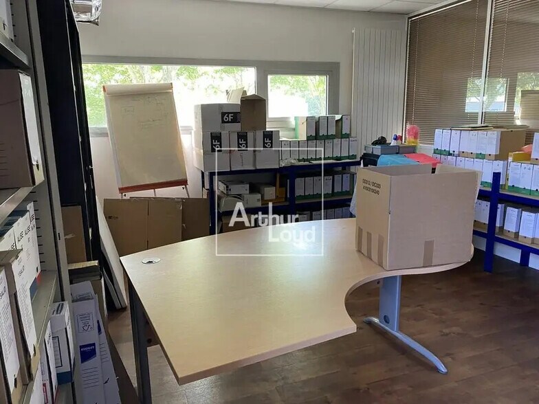 Bureau dans Bondoufle à louer - Photo de l’immeuble – Image 3 sur 9