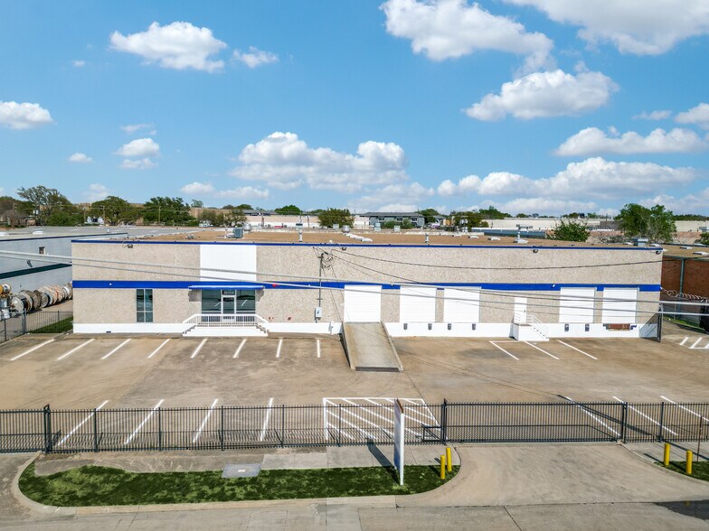 11232 Leo Ln, Dallas, TX à louer - Photo de l’immeuble – Image 1 sur 26