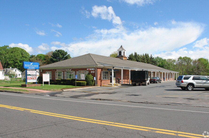 612 Main St, Somers, CT à louer - Photo de l’immeuble – Image 1 sur 2